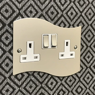 Ocean Wave Polished Chrome Switched Plug Socket