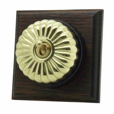 Vintage Dome (Metal) Fluted Polished Brass | Dark Oak Sockets & Switches